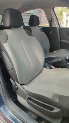 Vehicul casat citroen c4 berlina collection al anului 2010 alimentat d-9hx