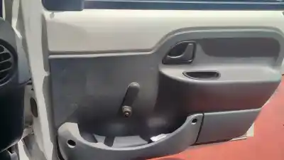 Здавання транспортного засобу renault kangoo (f/kc0) authentique 64 cv / 47 kw року 2001 потужний f8q630