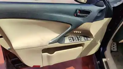 Здавання транспортного засобу lexus is200 (ds2/is2) 220d року 2001 потужний 2ad