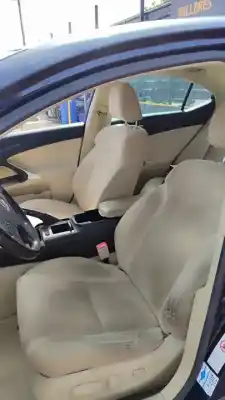 Здавання транспортного засобу lexus is200 (ds2/is2) 220d року 2001 потужний 2ad