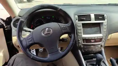Здавання транспортного засобу lexus is200 (ds2/is2) 220d року 2001 потужний 2ad