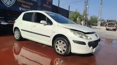 Vehículo de desguace peugeot 307 berlina (s2) d-sign del año 2001 con motor 9hx