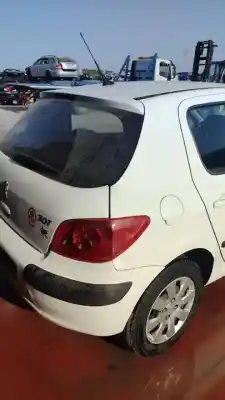 Vehículo de desguace peugeot 307 berlina (s2) d-sign del año 2001 con motor 9hx