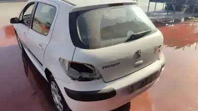 Vehículo de desguace peugeot 307 berlina (s2) d-sign del año 2001 con motor 9hx