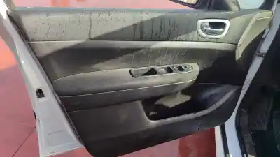 Vehículo de desguace peugeot 307 berlina (s2) d-sign del año 2001 con motor 9hx