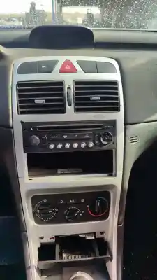 Vehículo de desguace peugeot 307 berlina (s2) d-sign del año 2001 con motor 9hx