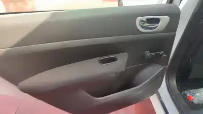 Vehículo de desguace peugeot 307 berlina (s2) d-sign del año 2001 con motor 9hx