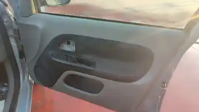 Здавання транспортного засобу renault clio ii fase ii (b/cb0) authentique року 2001 потужний d4f712