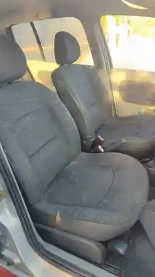 Здавання транспортного засобу renault clio ii fase ii (b/cb0) authentique року 2001 потужний d4f712
