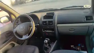 Здавання транспортного засобу renault clio ii fase ii (b/cb0) authentique року 2001 потужний d4f712