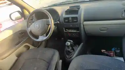 Здавання транспортного засобу renault clio ii fase ii (b/cb0) authentique року 2001 потужний d4f712