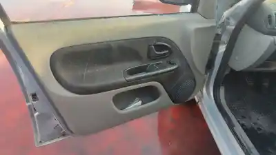 Здавання транспортного засобу renault clio ii fase ii (b/cb0) authentique року 2001 потужний d4f712