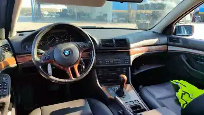 Sloopvoertuig bmw serie 5 berlina (e39) 525i van het jaar 2001 aangedreven m54256s5