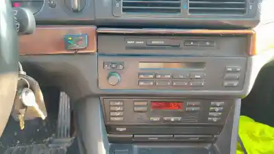 Sloopvoertuig bmw serie 5 berlina (e39) 525i van het jaar 2001 aangedreven m54256s5