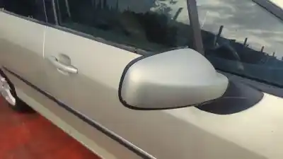 Vehicul casat peugeot 407 sw st confort al anului 2001 alimentat 3fz