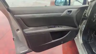 Vehicul casat peugeot 407 sw st confort al anului 2001 alimentat 3fz