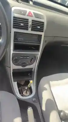 Veículo de Sucata peugeot 307 (s1) xr clim plus do ano 2001 alimentado 