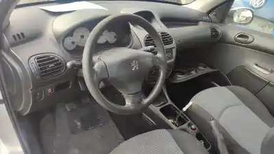 Véhicule à la ferraille peugeot                                            206                                                                                                                                                                                                                                                        1.9 d -wjy                                                                                                                                                                                                                                                 de l'année 2002 alimenté wjy