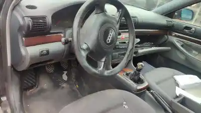 Vehicul casat audi a4 berlina (b5) 2.5 tdi al anului 2001 alimentat akn