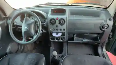 Veicolo di demolizione peugeot partner (s2) combi plus dell'anno 2001 alimentato 9hxdv6ated4