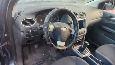 Veículo de Sucata ford focus berlina (cap) ambiente (d) do ano 2001 alimentado q8da