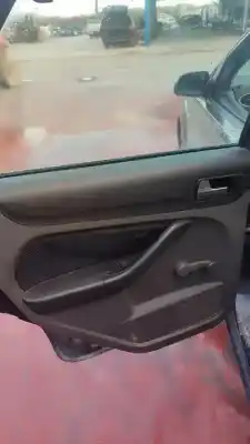 Veículo de Sucata ford focus berlina (cap) ambiente (d) do ano 2001 alimentado q8da