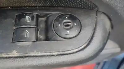 Veículo de Sucata ford focus berlina (cap) ambiente (d) do ano 2001 alimentado q8da