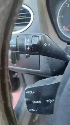 Veículo de Sucata ford focus berlina (cap) ambiente (d) do ano 2001 alimentado q8da