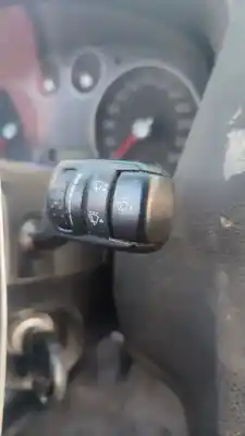 Veículo de Sucata ford focus berlina (cap) ambiente (d) do ano 2001 alimentado q8da