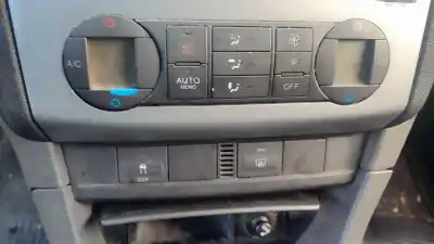 Veículo de Sucata ford focus berlina (cap) ambiente (d) do ano 2001 alimentado q8da