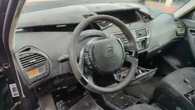 Vehicul casat citroen c4 picasso exclusive al anului 2001 alimentat d-rhj