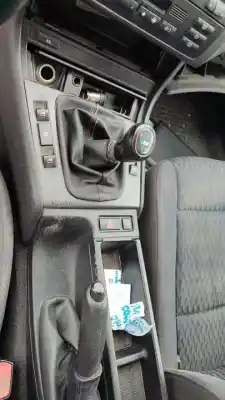 Veículo de Sucata bmw serie 3 berlina (e46) 320d do ano 2001 alimentado 204d1