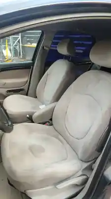 Véhicule à la ferraille citroen c5 berlina premier de l'année 2001 alimenté 9hz