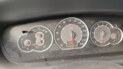 Véhicule à la ferraille citroen c5 berlina premier de l'année 2001 alimenté 9hz