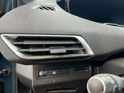 Veicolo di demolizione peugeot 3008 active dell'anno 2023 alimentato hn05