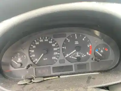 Veículo de Sucata bmw serie 3 berlina (e46) 320d do ano 2001 alimentado 204d4