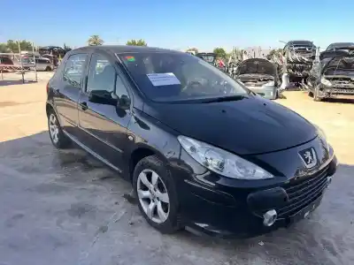 Sloopvoertuig peugeot 307 berlina (s2) d-sign van het jaar 2001 aangedreven 9hz