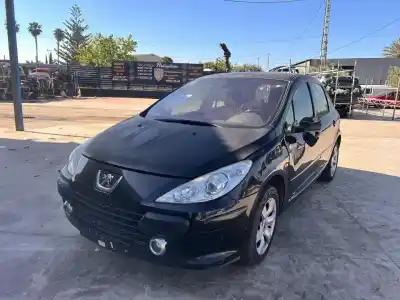 Sloopvoertuig peugeot 307 berlina (s2) d-sign van het jaar 2001 aangedreven 9hz