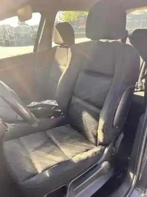 Sloopvoertuig peugeot 307 berlina (s2) d-sign van het jaar 2001 aangedreven 9hz