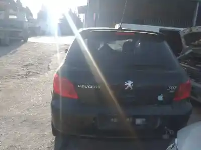 Sloopvoertuig PEUGEOT 307 BERLINA (S2) D-Sign van het jaar 2001 aangedreven 9HX