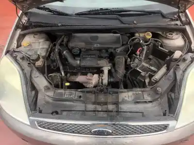 Veículo de Sucata ford fiesta (cbk) ghia do ano 2001 alimentado f6ja