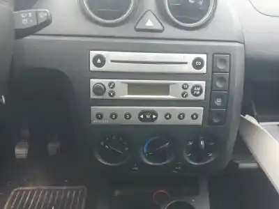 Veículo de Sucata ford fiesta (cbk) ghia do ano 2001 alimentado f6ja