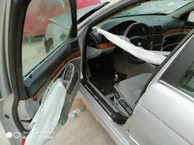 Veículo de Sucata BMW SERIE 5 BERLINA (E39) 520i do ano 2001 alimentado 22-6S-1