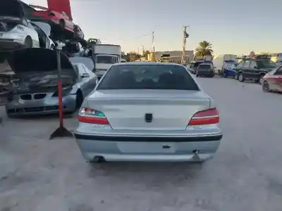 Sloopvoertuig PEUGEOT 406 BERLINA (S1/S2) 1.8 SR van het jaar 2001 aangedreven G-6FZ