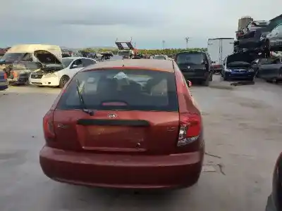 Veículo de Sucata kia rio ls berlina do ano 2001 alimentado a5d