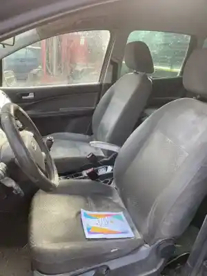 Здавання транспортного засобу ford focus c-max (cap) trend (d) року 2001 потужний d/g8da
