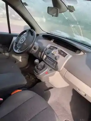 Veículo de Sucata renault scenic ii grand confort authentique do ano 2001 alimentado d/k9k p7