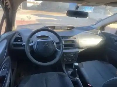 Sloopvoertuig citroen c4 berlina vtr plus van het jaar 2001 aangedreven d-9hx