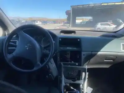 Sloopvoertuig peugeot 307 berlina (s2) gt van het jaar 2001 aangedreven rhy