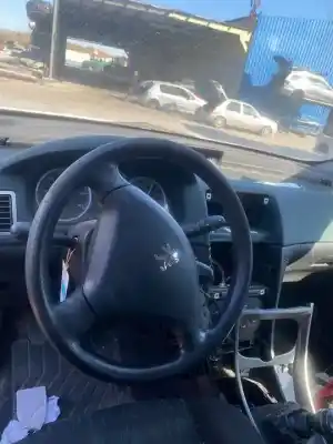 Sloopvoertuig peugeot 307 berlina (s2) gt van het jaar 2001 aangedreven rhy